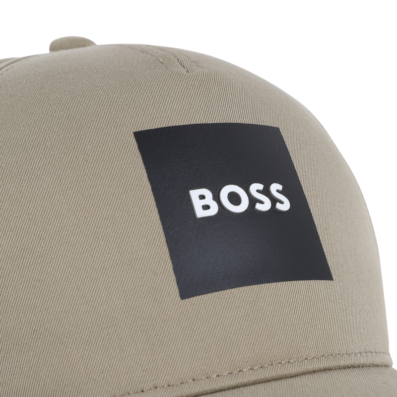 CAP WITH ADJUSTABLE CLOSURE BOSS 
                        BOY
