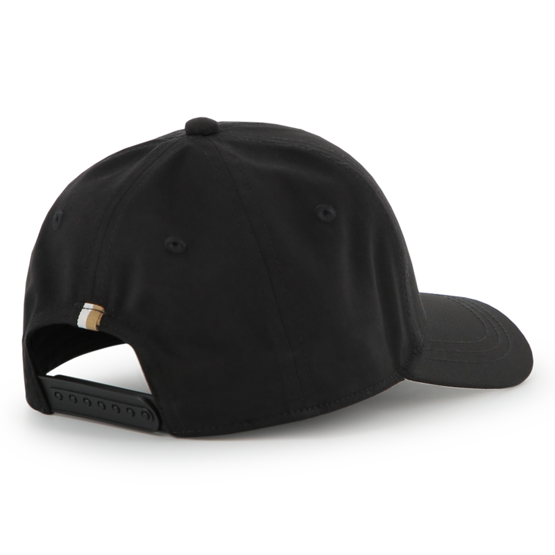 CAP WITH ADJUSTABLE CLOSURE BOSS 
                        BOY