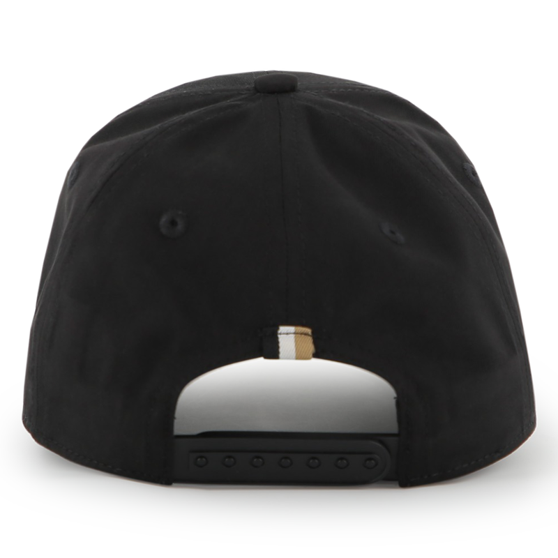 CAP WITH ADJUSTABLE CLOSURE BOSS 
                        BOY